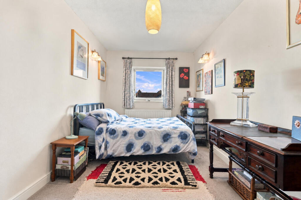 Apartment in Ilford - View 4