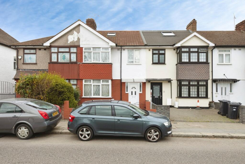 Main image of property: New North Road, ILFORD, Essex, IG6