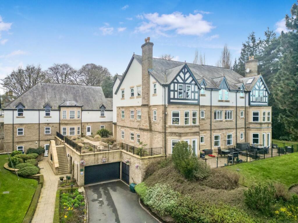 Main image of property: Parc Mont, 11 Park Avenue, Roundhay, Leeds