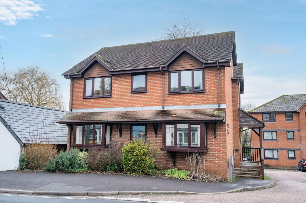 Main image of property: Streatwells Lodge, London Road, Overton, RG25
