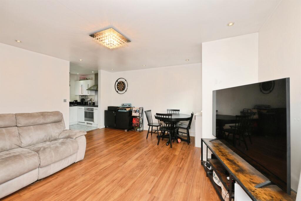 Apartment in East Hertfordshire, Stanstead St Margarets - View 5