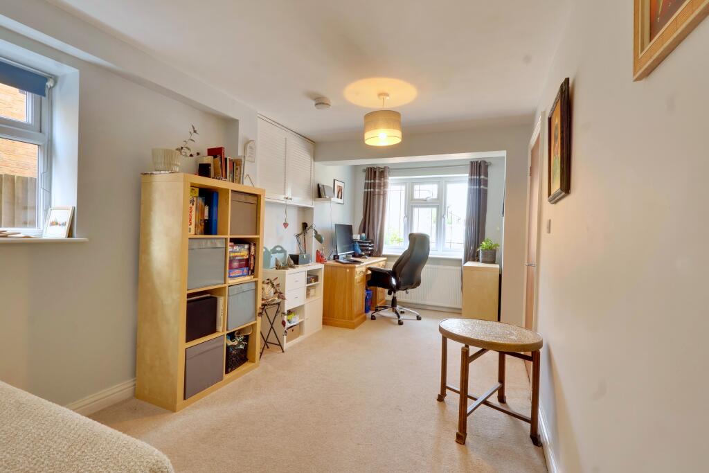 11, Duncton Road, Clanfield photo 3