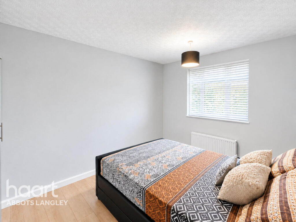 Apartment in Watford, Kingswood - View 4