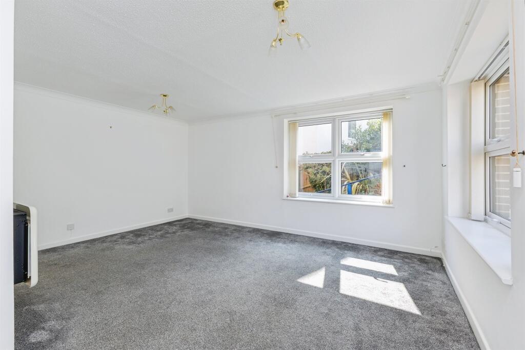Apartment in Teignbridge, Dawlish - More