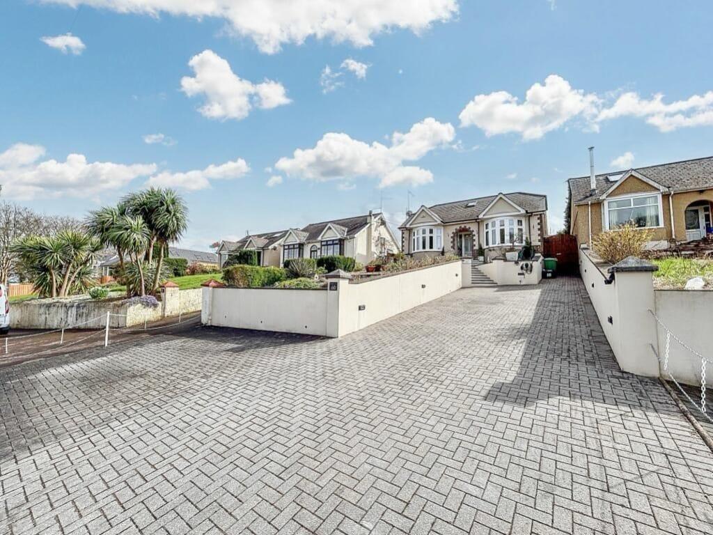 House in Newport - View 2