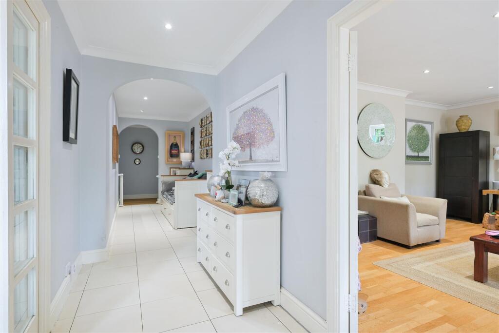 House in Reigate and Banstead, Surrey - View 4