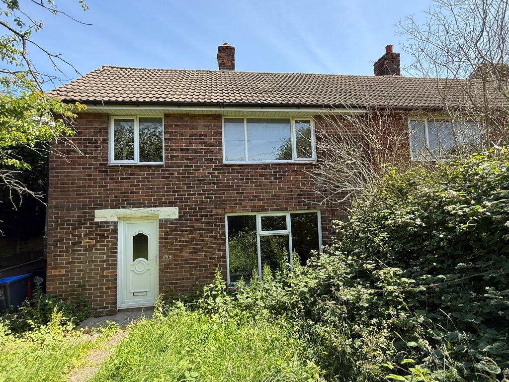 3-bed semi-detached on 72 Church Road Stoke-on-Trent ST8 6NE, Stoke-on-Tren, ST8 6NE, £49,000