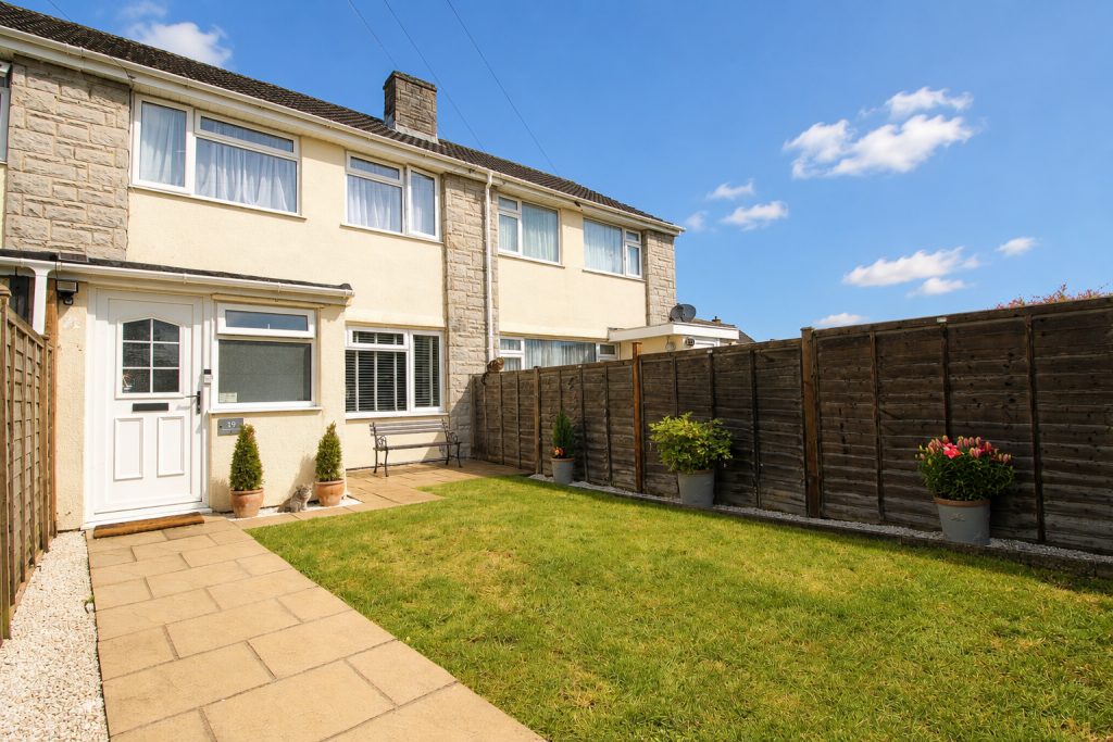 3-bed terraced on Pearmain Road, Street, £239,950