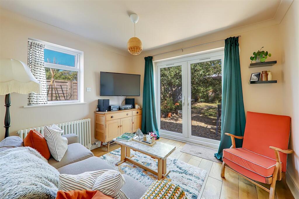 Canterbury Road, Worthing, BN13 photo 4