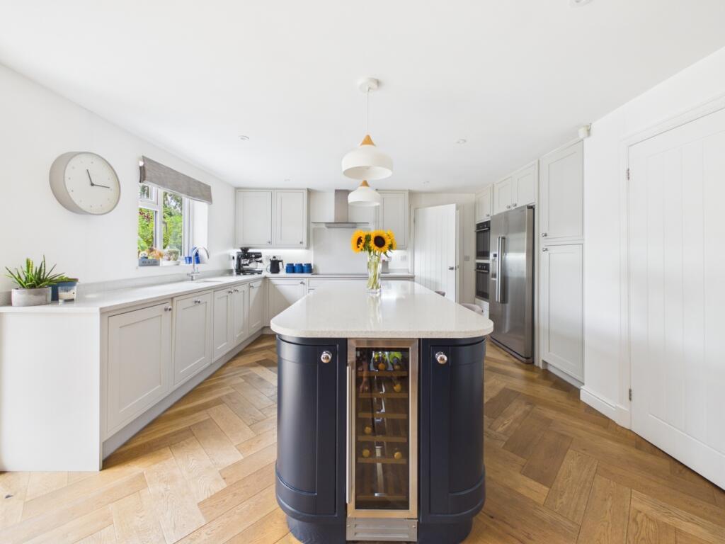 House in Newport - View 4