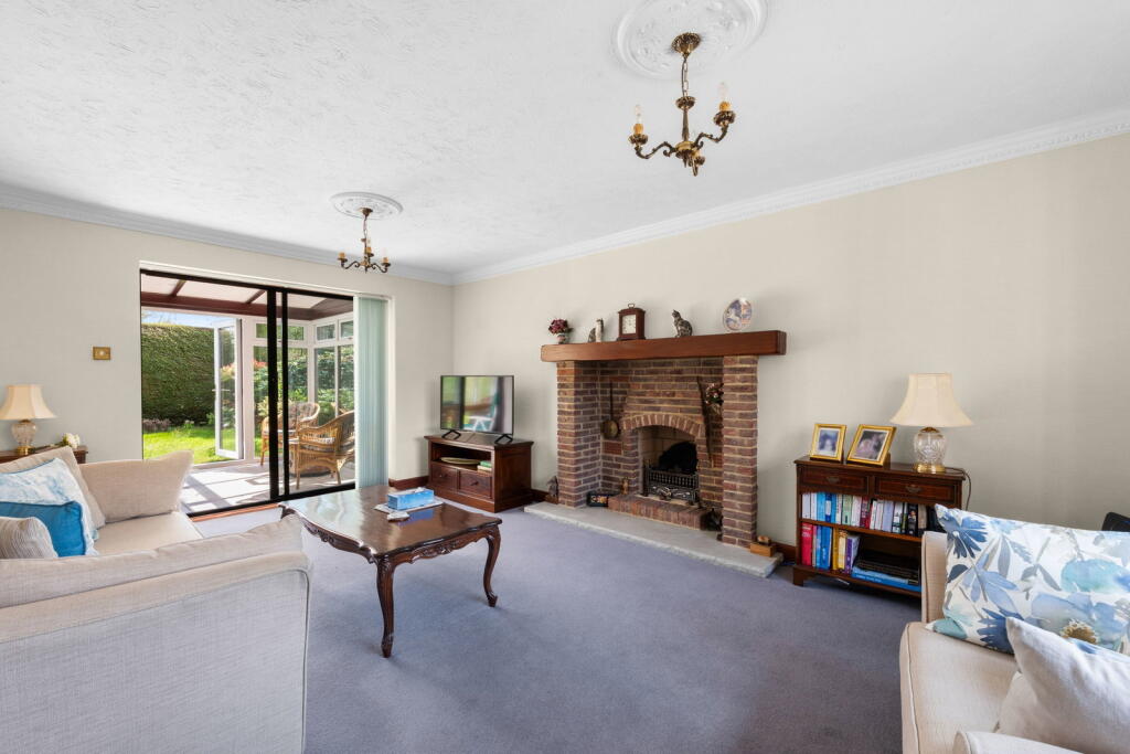 Heathcote, Tadworth, Surrey, KT20 5TH photo 3