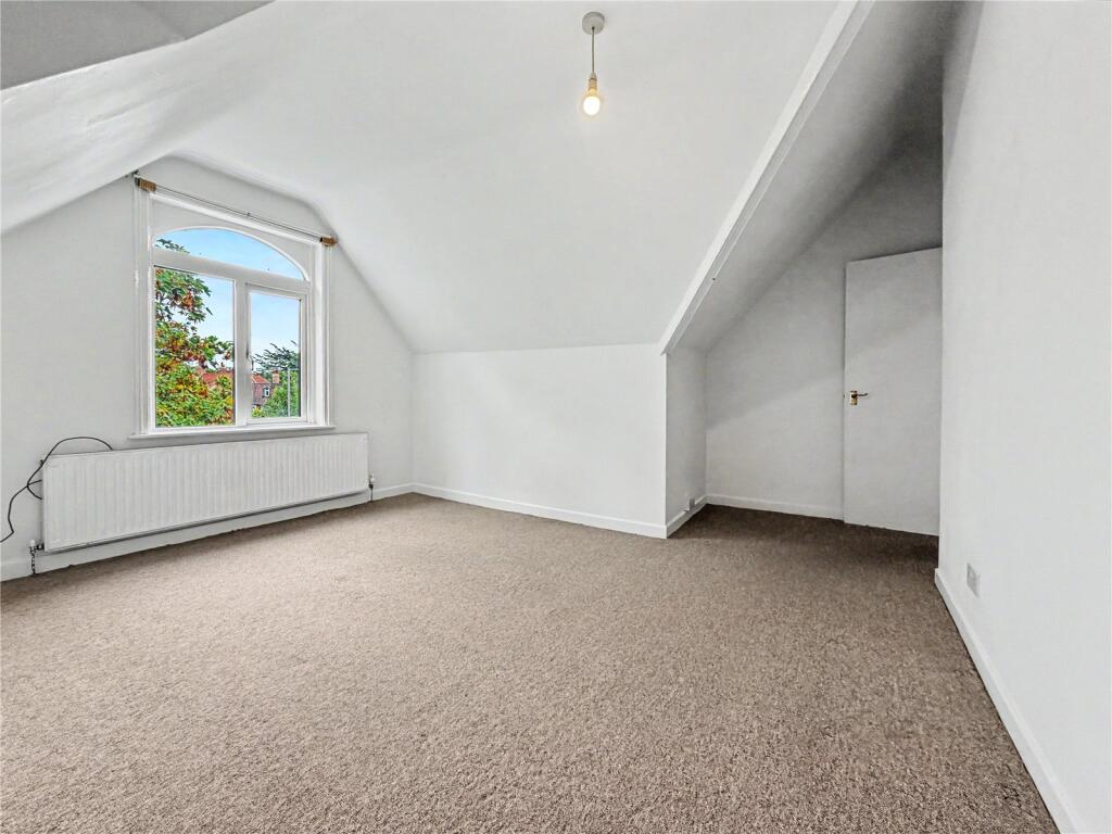 Apartment in Bournemouth, Boscombe - View 3