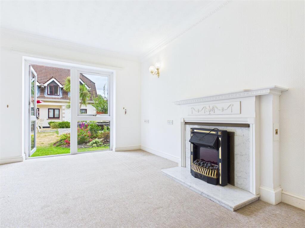 Apartment in Cheddar, Draycott Park, Somerset - More