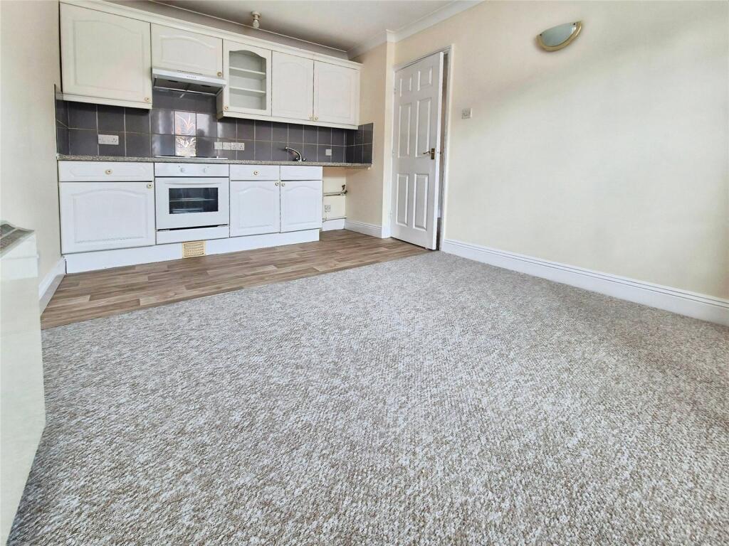Apartment in Rochester, Kent - More