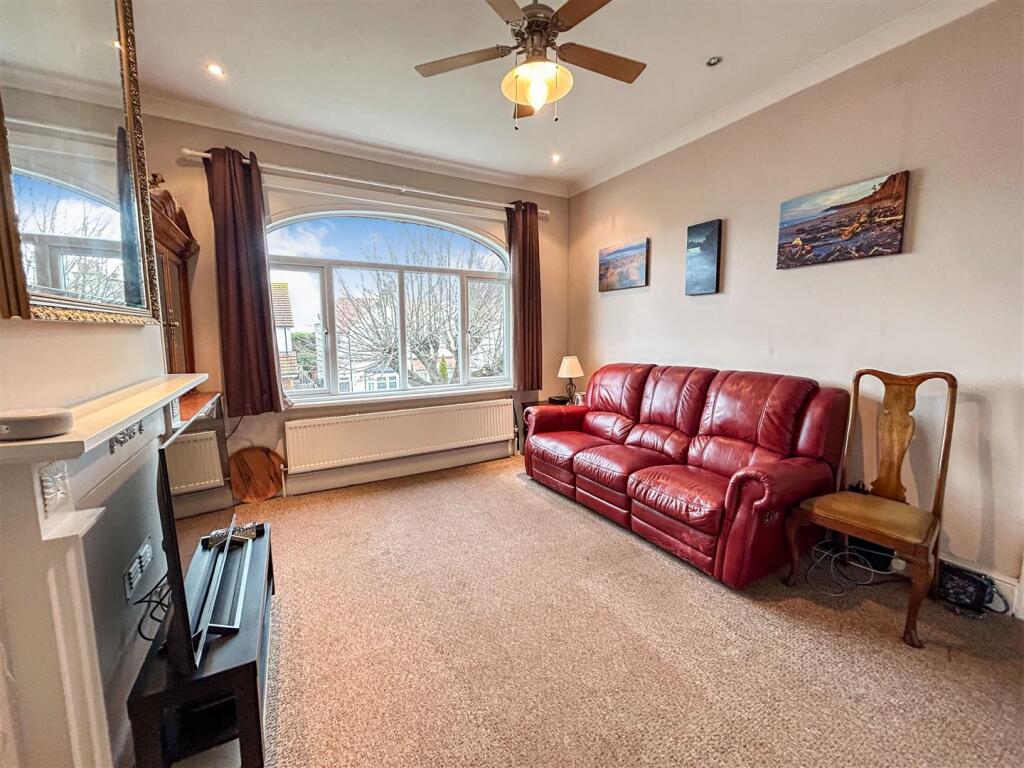 Apartment in Herne Bay, Hunter's Forstal, Mickleburgh Hill - View 3