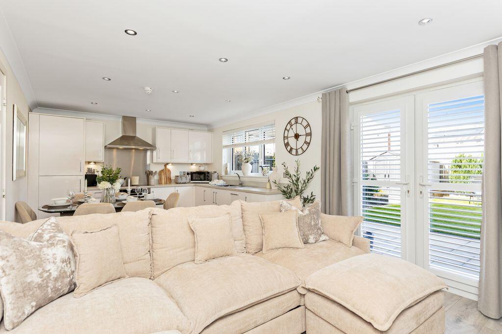 House in Edinburgh, Craigmillar - More