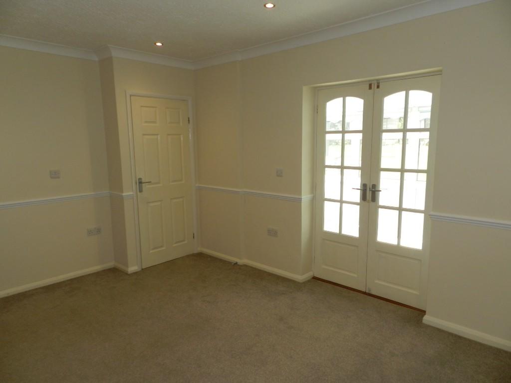 House in Rushden, North Northamptonshire - More
