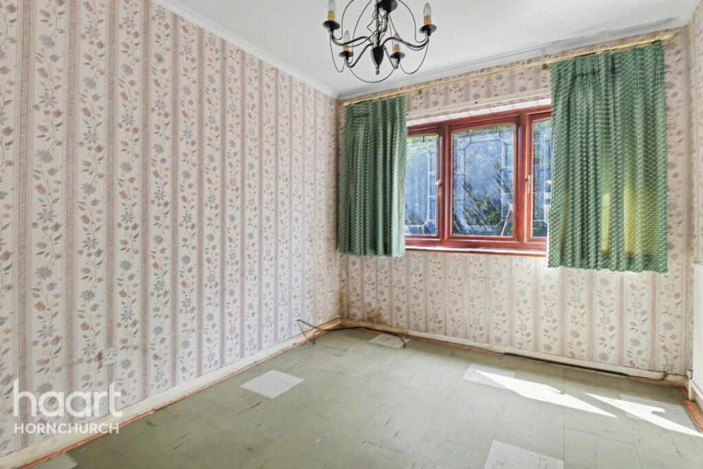 Coltishall Road, Hornchurch photo 4