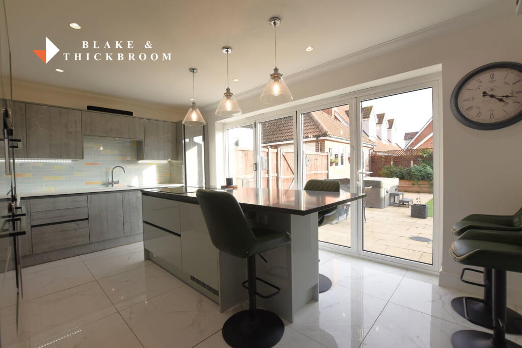 St. Johns Road, Clacton-on-sea, CO16 8BJ photo 3