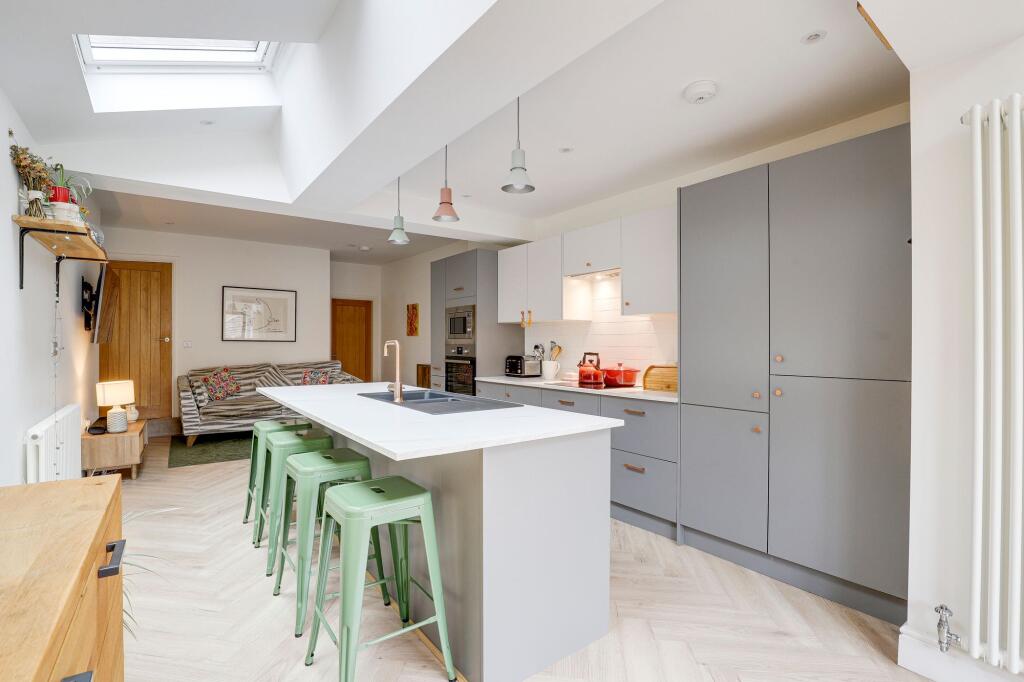 Camelot Street, Ruddington, NG11 - More