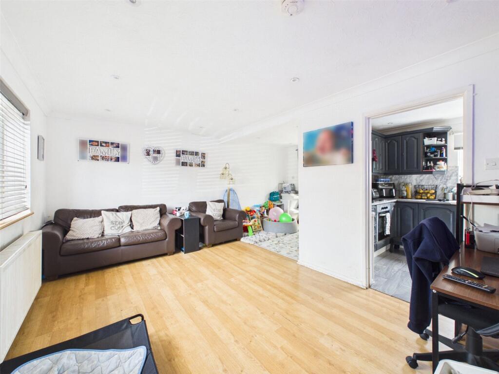House in Christchurch, Somerford - View 5