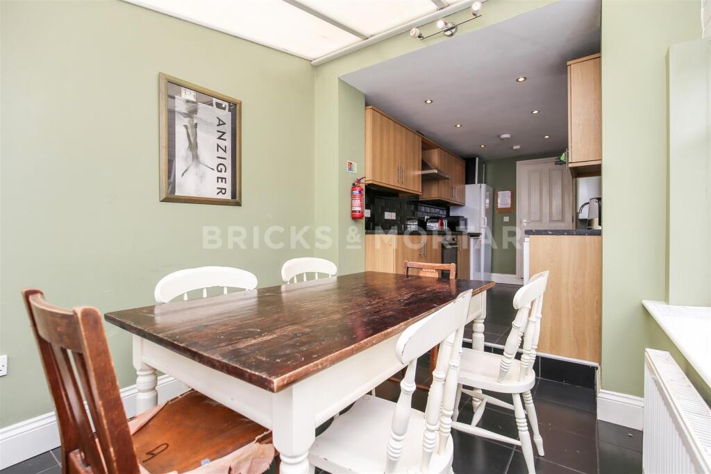 House in Newcastle upon Tyne - View 4