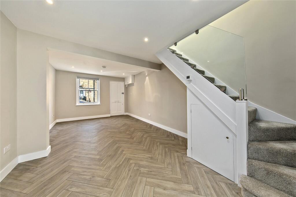 House in London - View 3