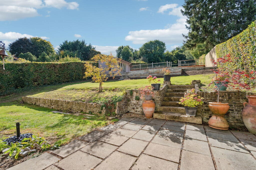 House in Rickmansworth, Moor Park Estate, Batchworth - View 4