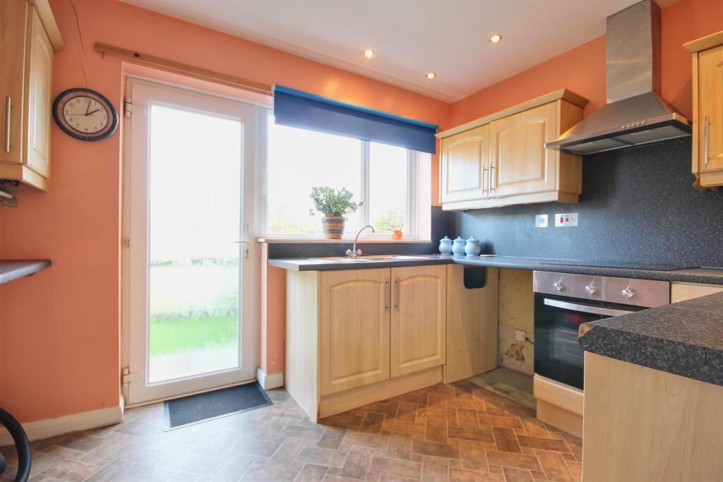Willows Drive, Hornsea photo 4