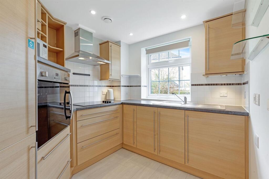 301 High Street, Ongar, CM5 9FD photo 2