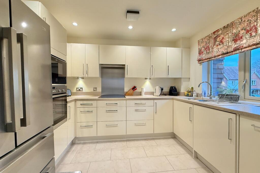 18 Garnier Drive, Bishopstoke Park Retirement Village photo 4