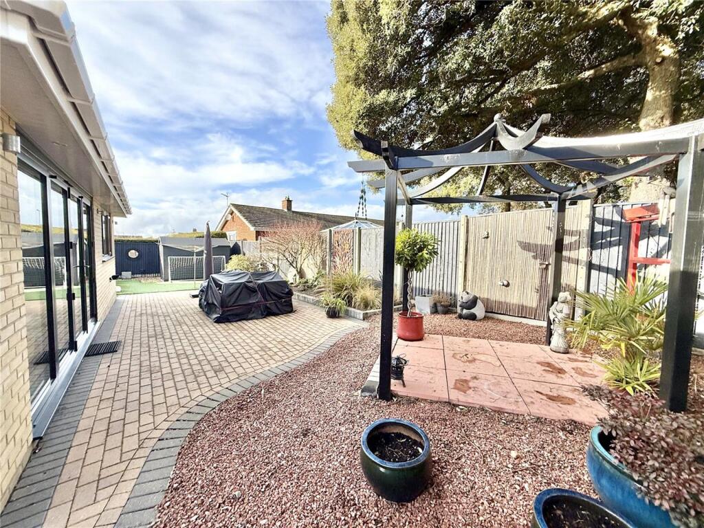 Balfour Close, Highcliffe On Sea photo 4