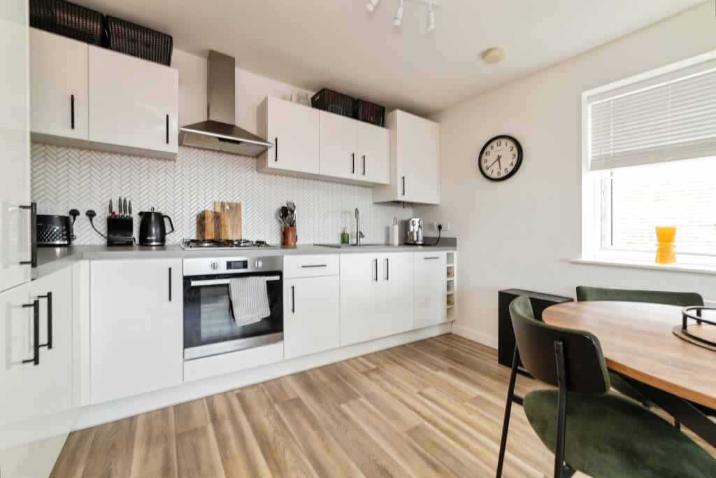 Apartment in St Albans - More
