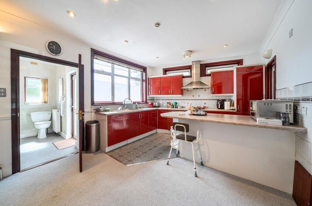 House in London - View 5