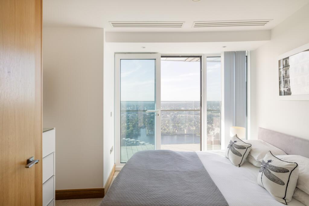 Apartment in London, St John's Estate, Isle of Dogs - More