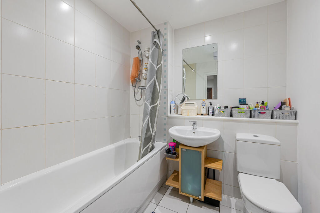 Apartment in London, Royal Borough of Greenwich - More