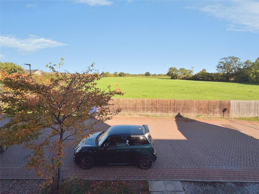 House in Doncaster, Stainforth - View 2