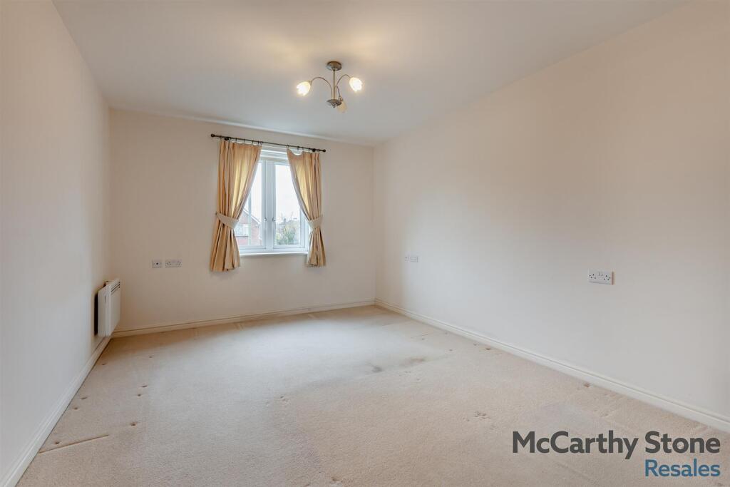 Apartment in Southampton - View 5