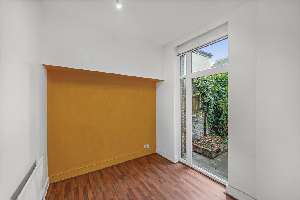 House in London - View 5