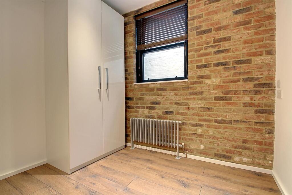 2 bedroom mews property for rent
