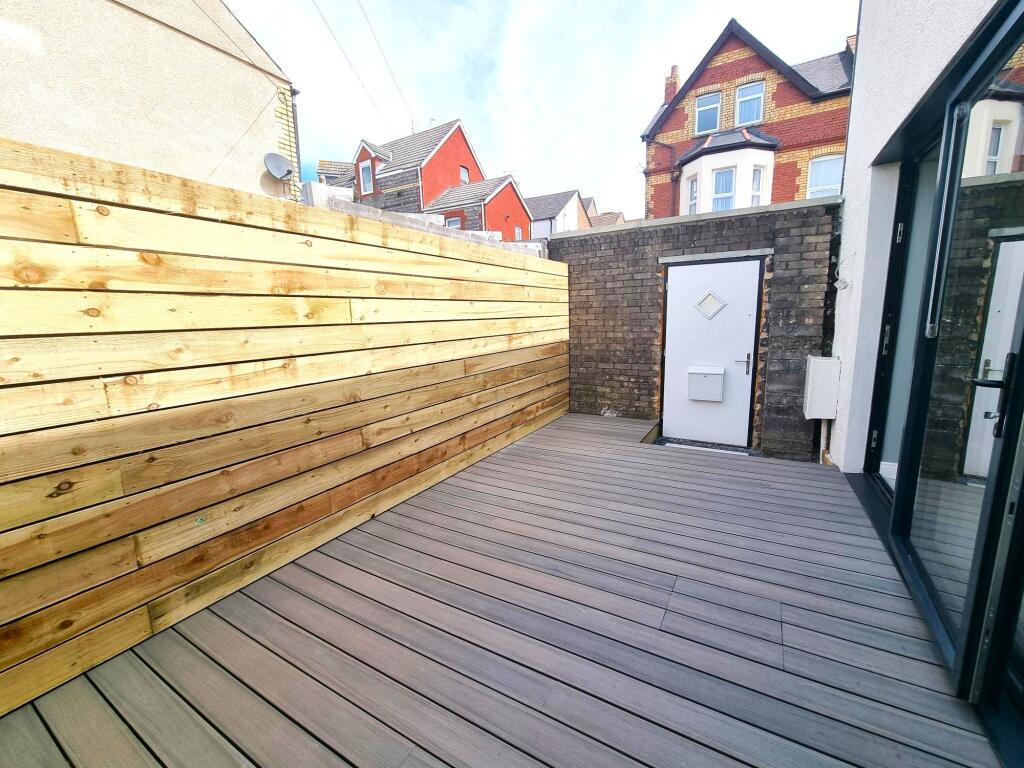 House in Barry, Merthyr Dyfan - View 4