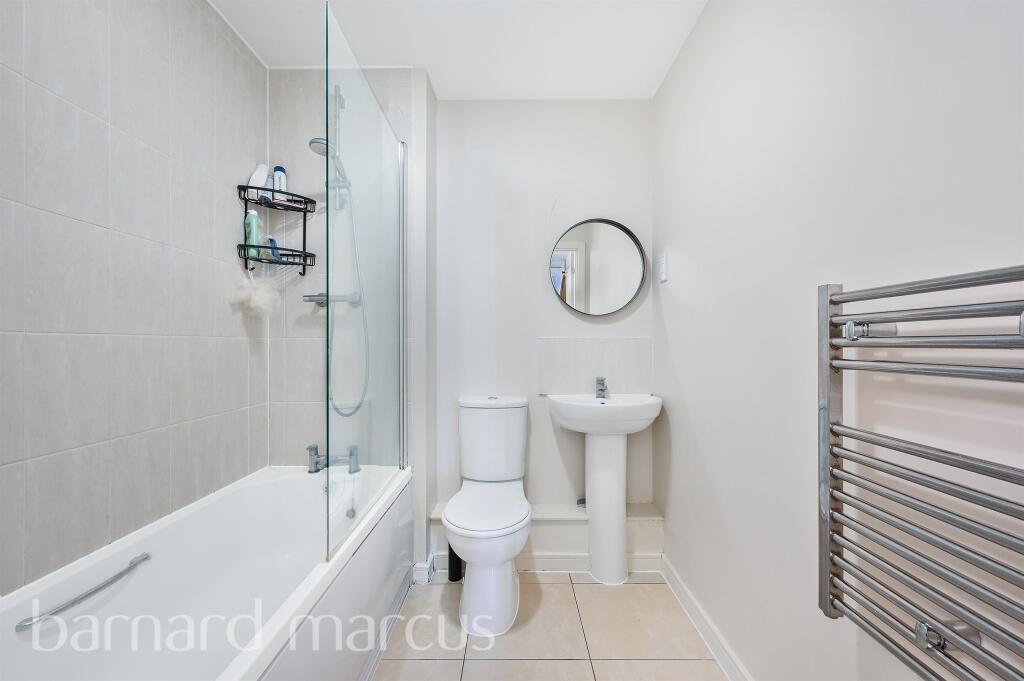 Apartment in Sutton - View 4