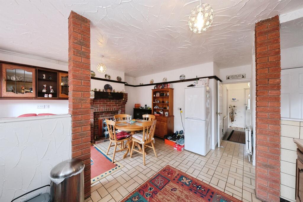 House in Ilkeston, West Hallam - More