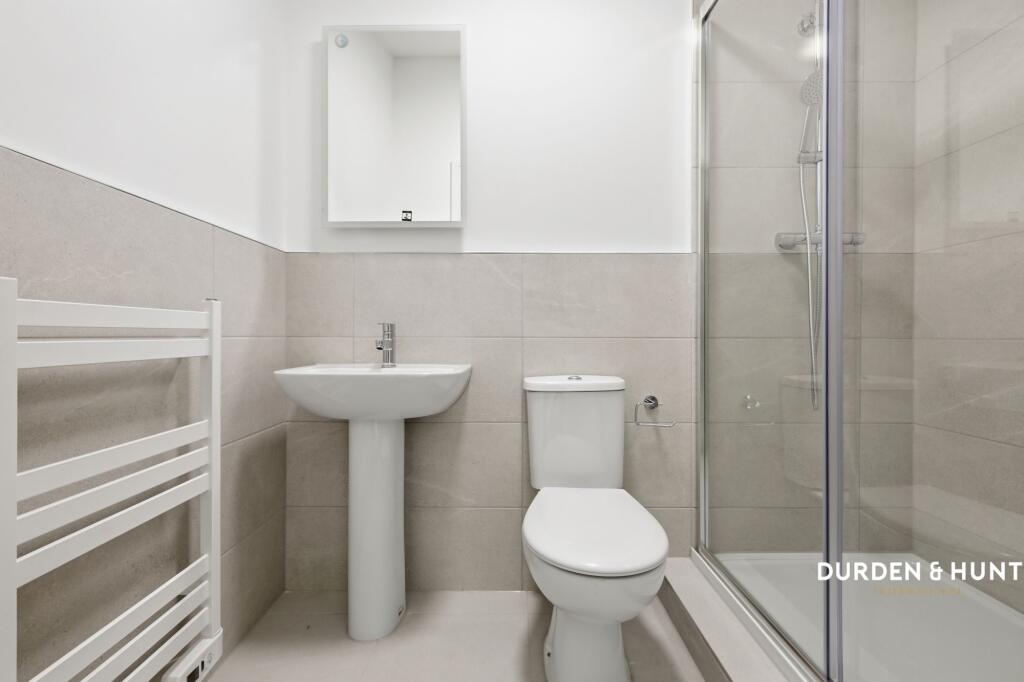 4 bedroom end of terrace house for rent