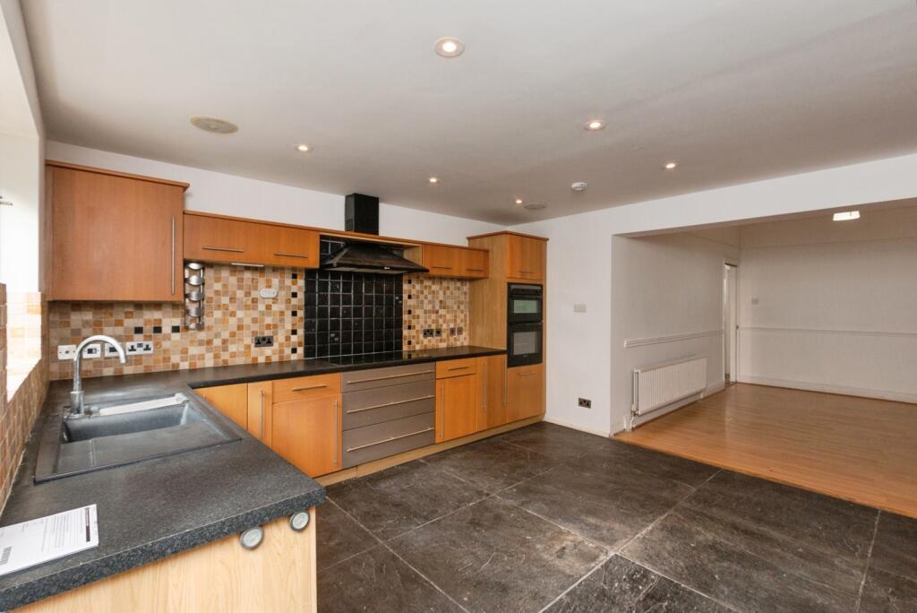House in Surrey Heath, Surrey - View 5