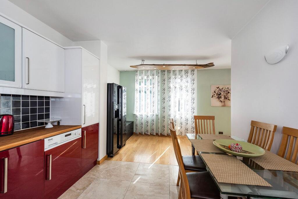 House in Dartford - More