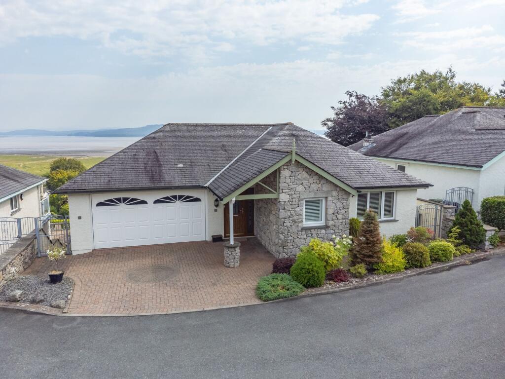 Main image of property: 8 Greenacres