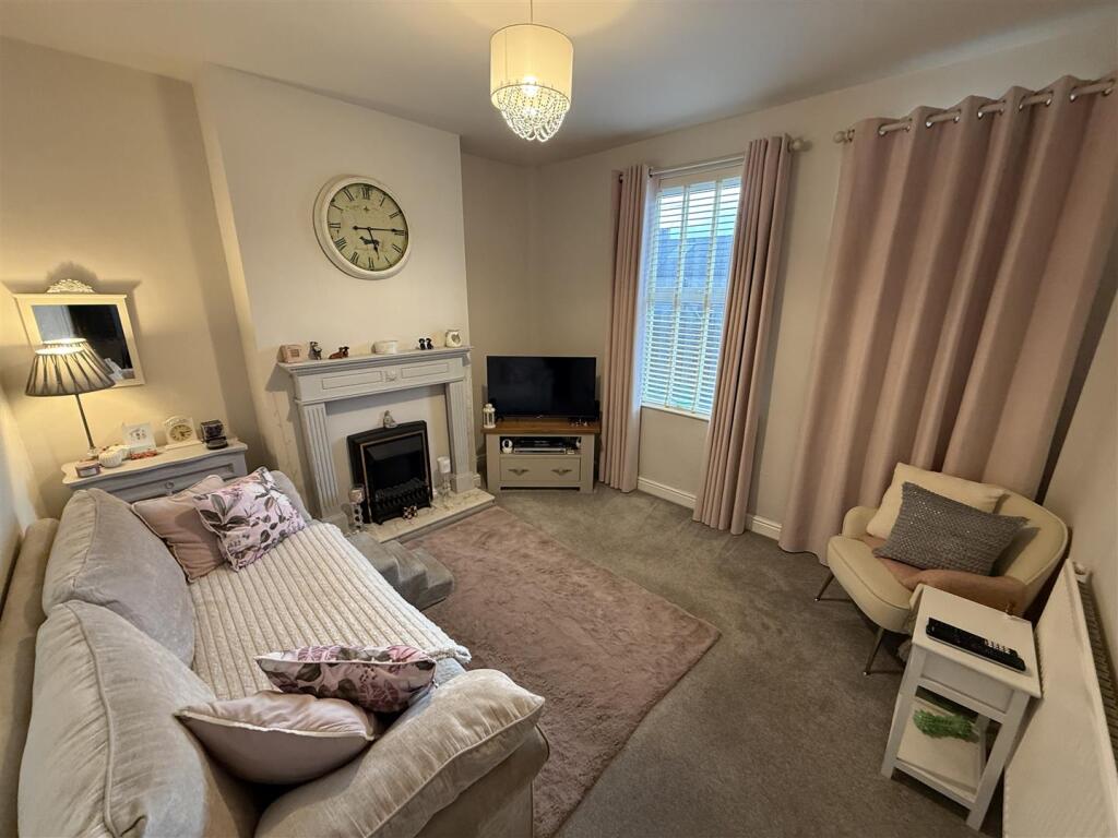 House in Chesterfield, Derbyshire - View 2