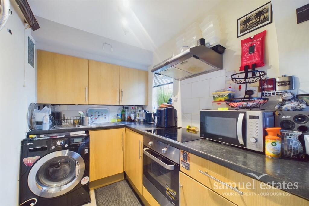 Apartment in Croydon - View 5
