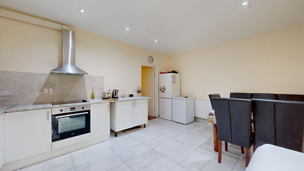 House in London - View 5